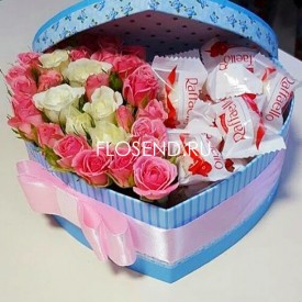 Розы кения розовые, белые и раффаэлло в коробке