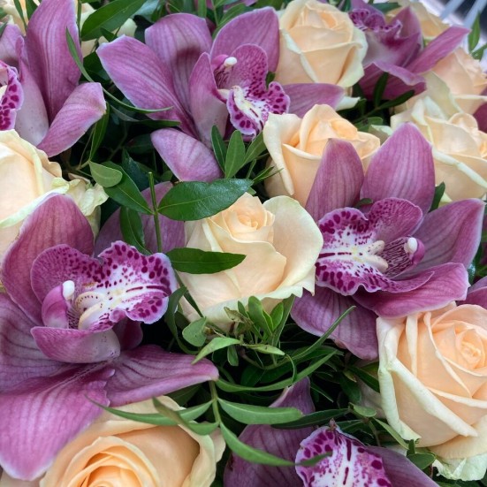 Букет с орхидеями и розами - фото 6